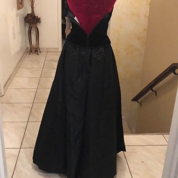 Strapless black evening gown - Picture 5 of 8